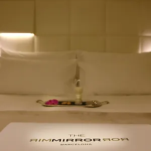 https://the-mirror-barcelona.topbarcelonahotels.com